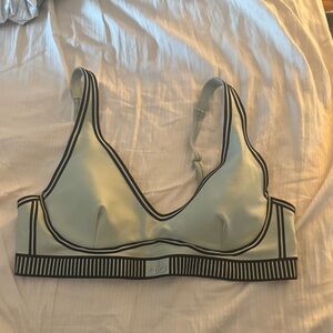 ALO Yoga Airlift Line Up Bra- Greenish / Gray